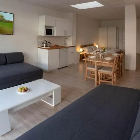 Eleonoras Ferienwohnung In Wuerzburg Stadt Mit Terrasse Im Erdgeschoss Inklusive Eigenen Parkplaetzen Vor Der Tuer Exterior photo