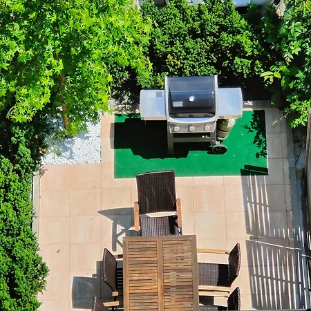 Eleonoras Ferienwohnung In Wuerzburg Stadt Mit Terrasse Im Erdgeschoss Inklusive Eigenen Parkplaetzen Vor Der Tuer Exterior photo