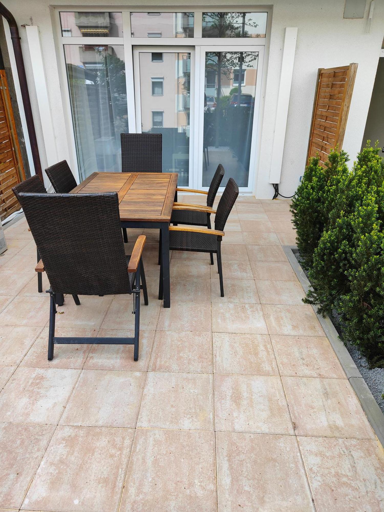 Eleonoras In Stadt Mit Terrasse Im Erdgeschoss Inklusive Eigenen Parkplaetzen Vor Der Tuer Lejlighed *